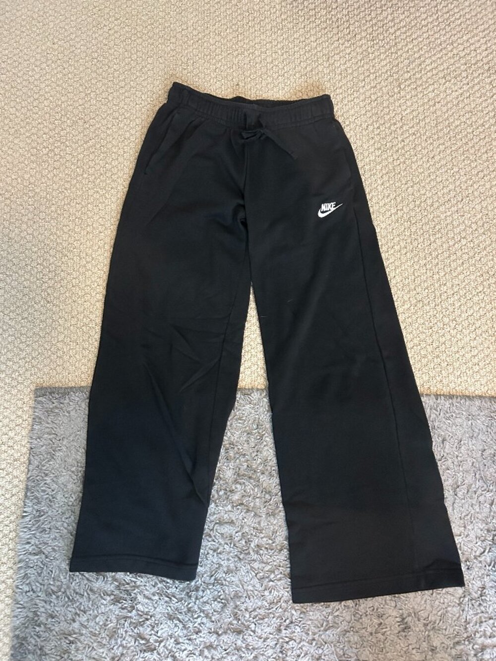 Nike Women's Sportswear Club Fleece Mid-Rise Wide-Leg Sweatpants